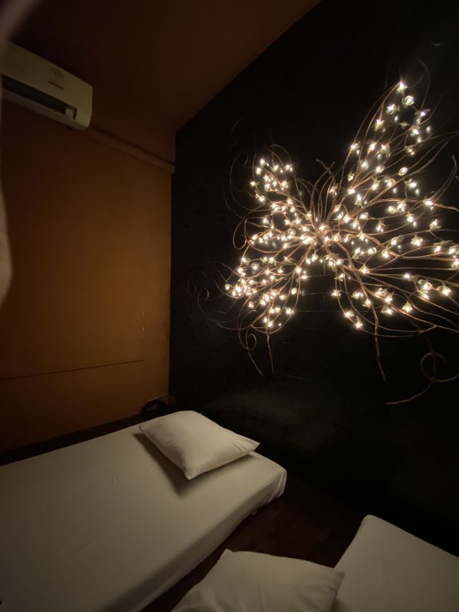 一日の最後には、マッサージで締めます。<br />「アジア ハーブ アソシエーション」<br />何店舗かあるようですが　アソークの駅から歩ける場所を選択。<br /><br />帰りはタクシーでホテルに戻りました。<br /><br />充実した一日でした。<br />