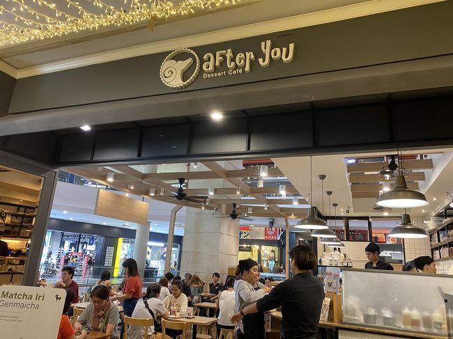 朝一番からバンコクの王道観光地を一人で巡ってみました。<br /><br />気が付くと2時ごろなのにランチ食べてません。<br />一旦ホテルのあるアソークに戻って便利な「ターミナル２１」で食べ物にありつきます。