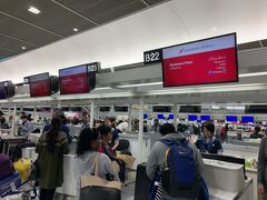 ホテルから成田国際空港第二ターミナルまでバスで１０分程度で到着します。
搭乗するスリランカ航空はBカウンターです