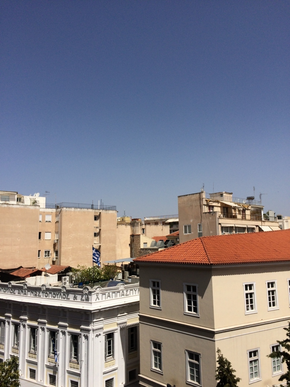 5月13日
ホテルプラカでむかえたアテネの朝。
テラスへ出てみると青空('∀')/