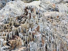 日御碕

タモリさんが見れば・・・大喜び！　o(*^▽^*)o ﾆｺ
1,600 万年前に貫入した流紋岩の冷却収縮によってできた柱状節理