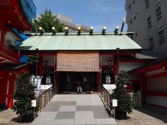 13：56　鷲神社
今日は暑くて、拝殿前にはよしずが下がってる。
参拝者用にミストも用意されていた。

そういえば、ここのオリジナル御朱印帳を持ってる方を京都の某神社でお見かけした。