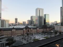 学生の頃は渋谷、原宿界隈が出没エリアだった。
そして、都庁が丸の内（現国際フォーラム）から新宿に移転し、
東京の中心は西に移ったとその当時は思った。

でも、それ以降の東京駅周辺の再開発を経て、
ここ10年はやっぱり東京の中心は大手町・丸の内界隈だなって思う。
歴史的建造物と新しい建物の融合は現代のメトロポリタンの姿。