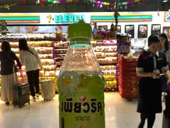 ARL乗る前にセブンイレブンで現地のお茶を調達。