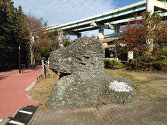 辰巳駅の2番出口にあるのはヤギかと思ったら辰のオブジェだそうです