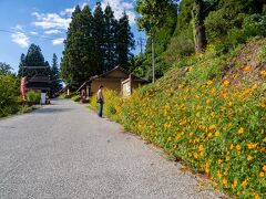 さてところは変わり、ベンガラで塗られた
建物が並ぶ吹屋ふるさと村へ。