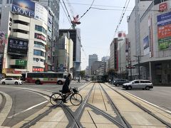 ガタンゴトン、乗車３分。駅３つ目の八丁堀駅で下車。