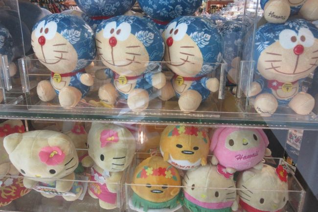 プチ日焼けしたドラえもん。帰国後、すぐブロ友さん（ほぼ女性）とオフ会する予定あったんで、渡すため。最近、ドラちゃん増えた。海外でも人気あるんかな？<br /><br />ちなみに、これまで入手したお土産は、、<br /><br /><br /><br />