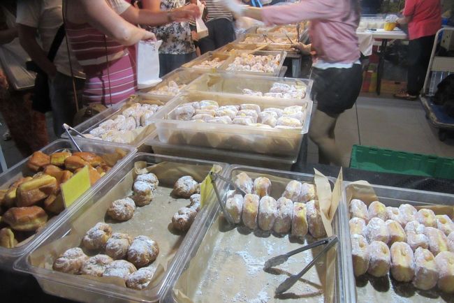 マラサダ、１つなら2ドル、3つで5ドル。<br />これ人気ありましたね～<br /><br />・・・でも、酒に合わない(笑)<br />そこで、、、<br /><br /><br /><br />