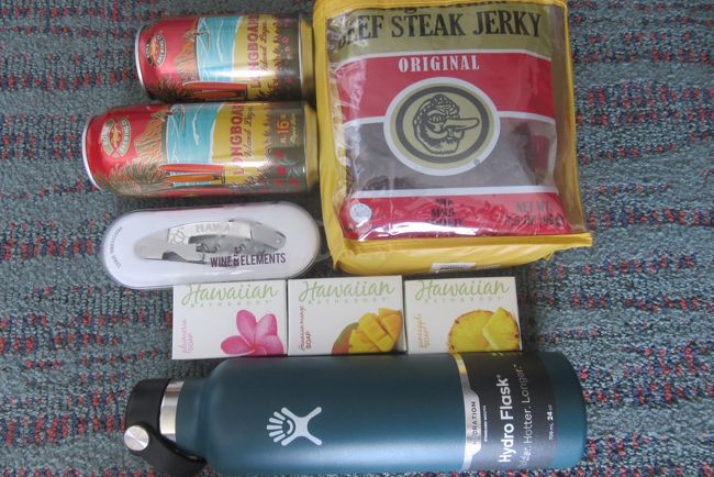 ビール（ロングボード）は業者買い(笑)<br /><br />日本人にTENGUのジャーキーが人気ある理由って考えたことあります？<br />味付けが醤油ベースだからです。それと固さ。スルメイカを彷彿させるんじゃないでしょ～か？そのため日本人受けすると思います。<br /><br />この日のお昼ご飯。。<br /><br /><br /><br /><br />