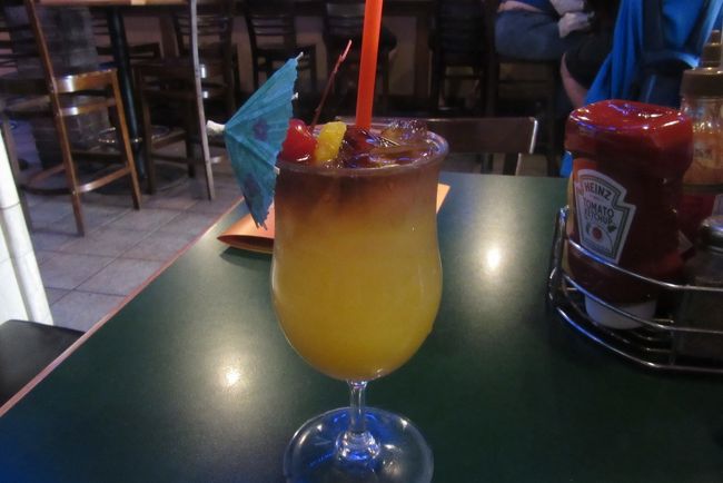 ・・・また、マイタイ飲んでる(笑)<br /><br />海の方へ。。