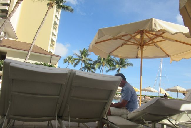 ・・・まぁ～、やろうと思えば堂々と出来なくもないが、、、<br />それは駆使せず。<br /><br />・・・怒られる前に、脱出せんとあかんな。。(笑)<br /><br />帰りの話。。<br />・・・これは、まずいかな～。。。<br /><br />タオルミーナ前にて。。<br />披露宴パーティ挙げた直後かも。。<br /><br />