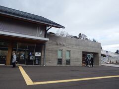 歩くこと、少し三国駅に到着です。
三国駅まとてもきれいな駅でした。
えちぜん鉄道の主要駅というところでしょう。