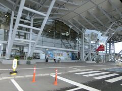 新潟空港に予定通り到着。