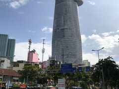 この変わった形状のビルは、地上６８階建てのビテクスコ・フィナンシャルタワービルで４９階に展望台が有るシンボルタワービルです。