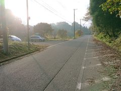 立国寺からさらに車で5分、《中瀬遊歩道》の近くに到着。

向山トンネルを抜け、共栄橋を渡った先にあるこちらの無料駐車場に駐車。