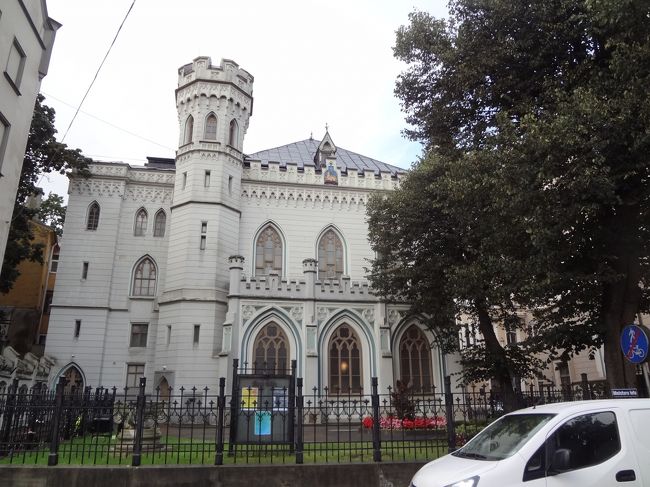 小ギルド。<br />こちらは木の陰に隠れてひっそりした感じです。