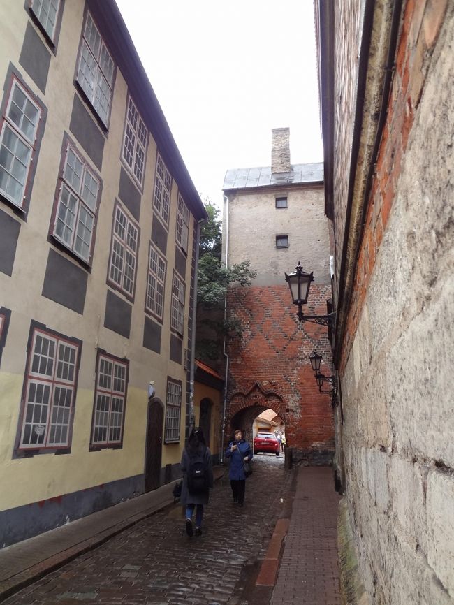 小道を抜けると……