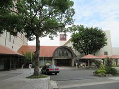 翌朝は始発の便で帰京するのですが、空港の規制を考えると早めに空港に着きたいと空港近くのホテルを探したのですが、あいにく満室で空港から最も近く確保できたホテルがこちらでした。