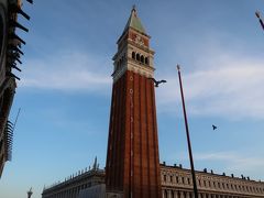 ヴェネツィアで最も高い建物、鐘楼に登ってみる（入場料8ユーロ）。