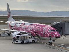 2泊3日の竹富島ツアー・初日、朝。関西空港からJTA（日本トランスオーシャン航空）の、いかにもリゾートっぽい飛行機に気持ちが上がりながら、石垣島へ。