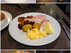 １０月１０日の朝食です。種類も多く満足でした。しかし、どこのホテルでも食べる種類は殆ど変わりありません。　ヨーグルト、ソーセージ、ハム、チーズ、そして甘めのパンです。美味しかったです。