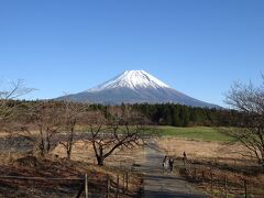 道の駅の展望所から富士山♪