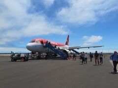 日本を出て28時間。
４本の飛行機を乗り継ぎ、機内で２泊して、ようやくガラパゴス・バルトラ空港に到着しました。