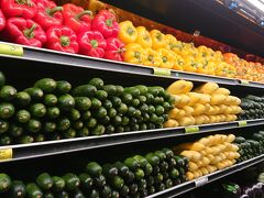 はい、来ましたWholeFoods！
懲りずにディスプレイの写真を撮る！
今日WholeFoodsではお土産用のエコバックとその他いい感じのものがあれば買う！
