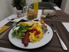 AM8:00　ホテルで最後の朝食を食べる。