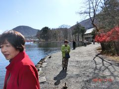 いい道がついています。
向こうの赤城神社啄木鳥橋まで行けるが渡れないので見るだけ。