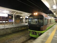 ★19:25

そして足利駅から「足利イルミネーション号」に乗車。指定席なので椅子確保の心配がないのは遊び疲れた体にとっては本当に助かりますね～