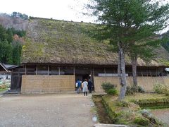 「長瀬家」。
５階建ての家屋で、白川郷では最大級なんだっテ！