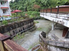 温泉と同じ色をした川、袖子頭渓