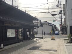 
ウナギ料理のお店江戸川ならまち店まで来たら商店街もここで終わり
前のならまち大通りを渡ってならまちに入ります