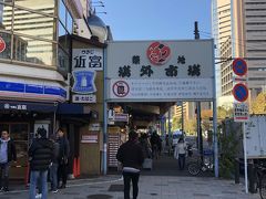 ７時半
昨日寝不足+長時間歩行でしんどい、、
とりあえず朝飯をと言うことで築地場外市場へ