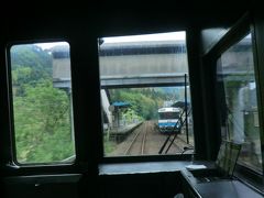 8:26
伊予中山で待機する普通628D.松山行と列車交換します。
普通628Dは、かつて特急列車として運用されたキハ185系で運転されていました。
これは豪華な普通列車ですね。