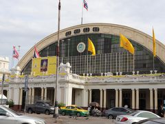 2019/08/21

途中まで前日とほぼ同じルートでファランポーン駅に向かう

駅向かいの屋台で巨大から揚げともち米、コンビニで他の食料を購入。