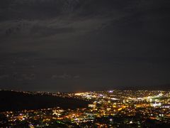 「タンタラスの丘」夜景

月と一緒に！