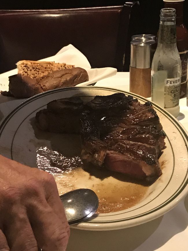 ウルフギャングのステーキ、オーナーのウルフギャング氏とも記念撮影