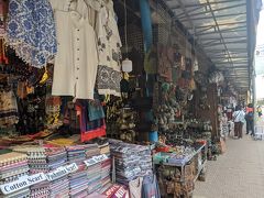 ホテルからオールドマーケットまでは徒歩10分。夕食を兼ねてぶらつきます。