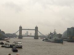 ロンドン橋からタワーブリッジを眺めました