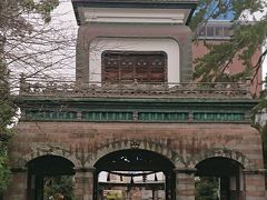 尾山神社と言えばコレ
洋風建築物である神社の門　鳥居のような役割を果たしています。