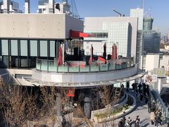 東京・渋谷『SHIBUYA FUKURAS』18F

『渋谷フクラス』『東急プラザ渋谷』の17階と18階に
行ってみましょう。ひとつ上の写真でイエローで囲った場所です。

ルーフトップである17階・18階に【CE LA VI TOKYO】を
オープンいたします。
今までの東京にはなかった圧倒的なロケーションで日本初上陸！

シンガポールのホテル『マリーナベイ・サンズ』がオープンした際に
泊まりましたが、スカイバー【CE LA VI】が東京・渋谷に
やってきました。