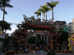 駅から中正路をひたすらホテルに向かう途中にあった、景福宮。
景福宮って台北にもソウルにもあるよね・・縁起がいい名前？