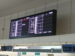 今年も伊丹空港から成田空港経由でホノルルに向かう。去年は乗継便が飛ばず、スタートからドタバタだったけど、今年は平穏？