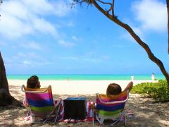 ワイマナロではエメラルドグリーンの海を眺めながらピクニック
お隣のベローズは米軍のビーチなので土日だけ開放です。