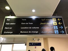 そんなこんなで、カサブランカ空港に到着です。

午前8時ごろに到着ですが、日本との時差は8時間と考えると、もうすでに出発してから20時間以上が経っているわけで。