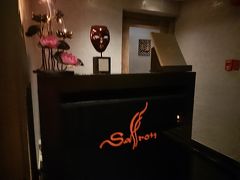 ホテルに戻ってから、タクシーでバンヤンツリーホテルへ。
52階にあるタイ料理のサフロンの奥にあるサフロンスカイガーデン。