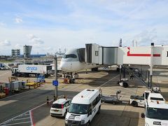 6時間44分のフライト、お疲れ様でした(´▽｀*)

今日乗せてくれた飛行機は最新鋭エアバスA350-1000。
A350シリーズ1000型の記念すべき第一号機！
そしてシップレジはA7-ANA。カタール航空なのにANA(笑)